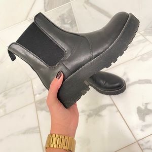 ****SOLD****VEGAN LEATHER CHELSEA BOOTS SIZE 7